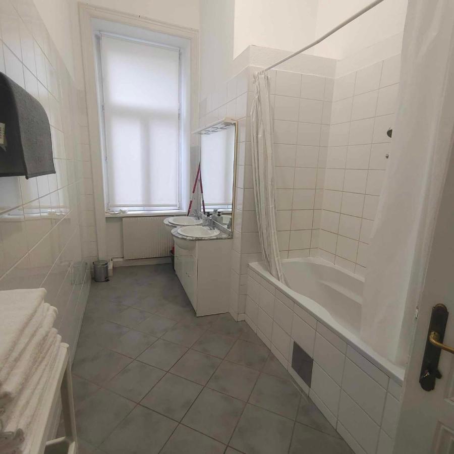 Large 4 Room Apartment In The Center Of 비엔나 외부 사진